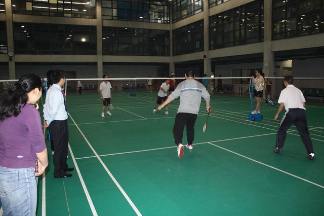 3133cc拉斯维加斯集团进行第一届羽毛球角逐