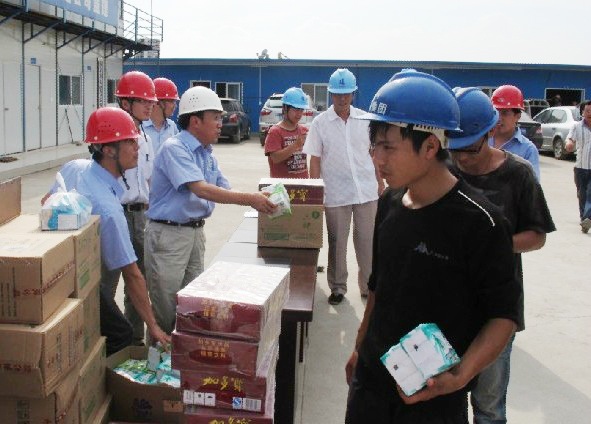 集团下属各项目发展“送清冷”慰问活动